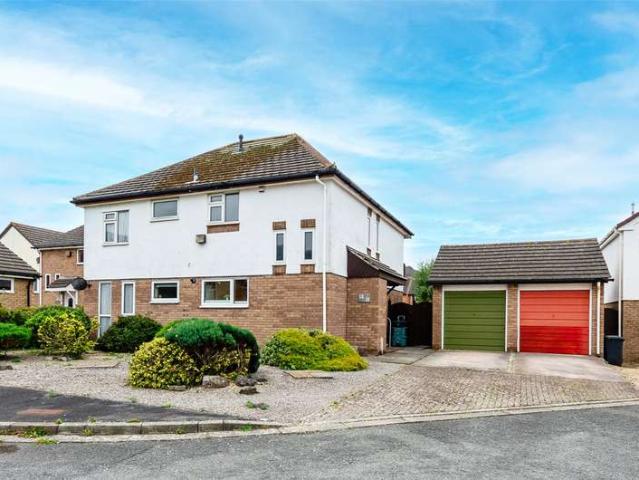 Flat for sale in Llandudno, Wales