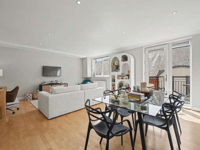 Flat for sale in South Hampstead, Greater London