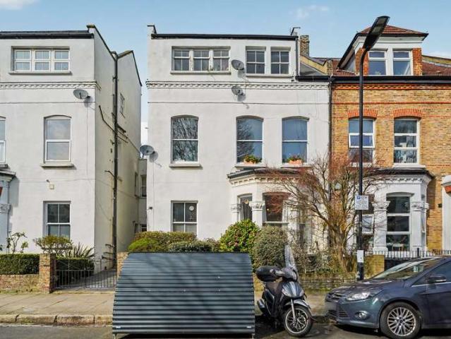Flat for sale in Brownswood Park, Greater London