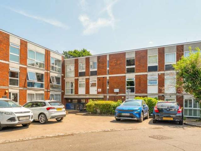 Flat for sale in Sheerwater, Woking