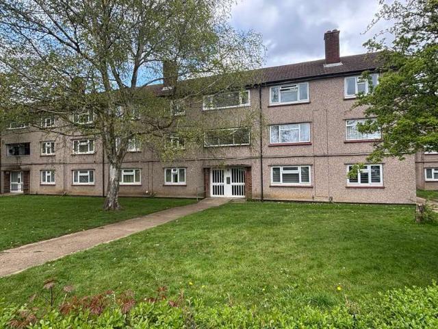 Flat for sale in St Albans, Five Acres