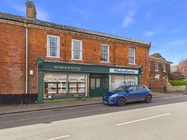 Flat for sale in Burgh St Peter, Norfolk