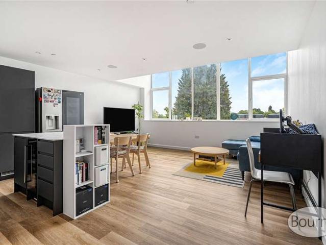 Flat for sale in Horsell, Woking