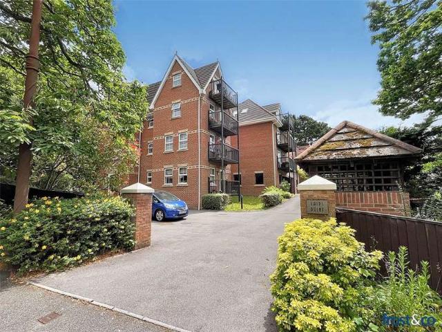 Flat for sale in Poole