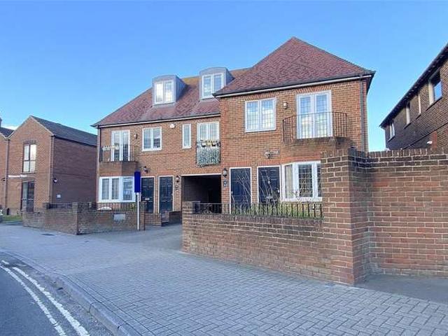 Flat for sale in Fishersgate, West Sussex