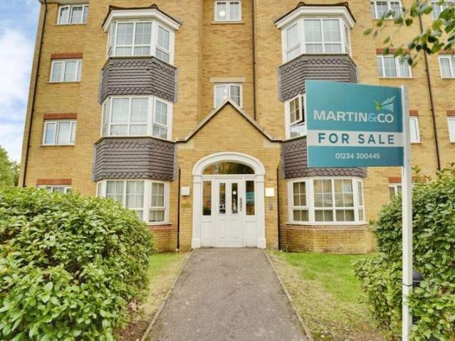 Flat for sale in Queens Park, Bedford