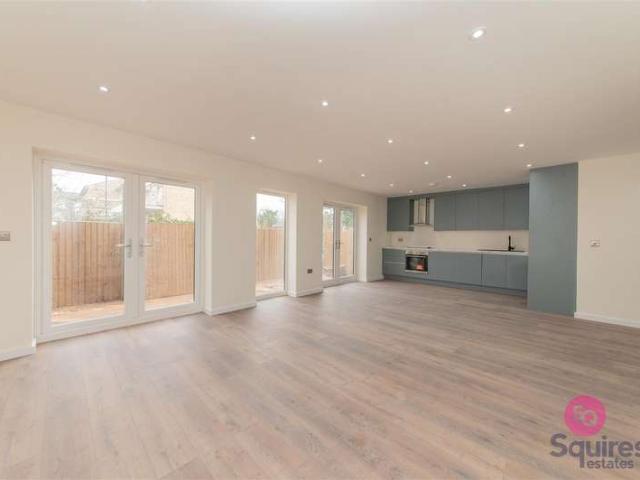 Flat for rent in New Southgate, Greater London