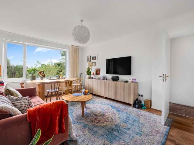 Flat for sale in De Beauvoir Town, Greater London