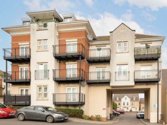 Flat for sale in Monks Orchard, Kent