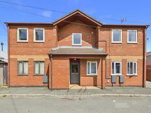 Flat for sale in Penycae, Wales