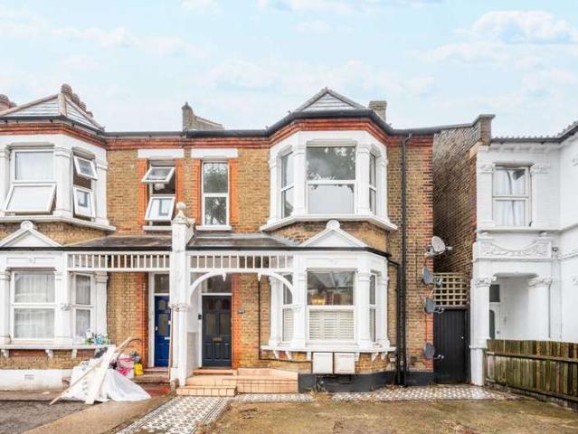 Flat for sale in Catford, Catford South Flat for sale in Catford, Catford South