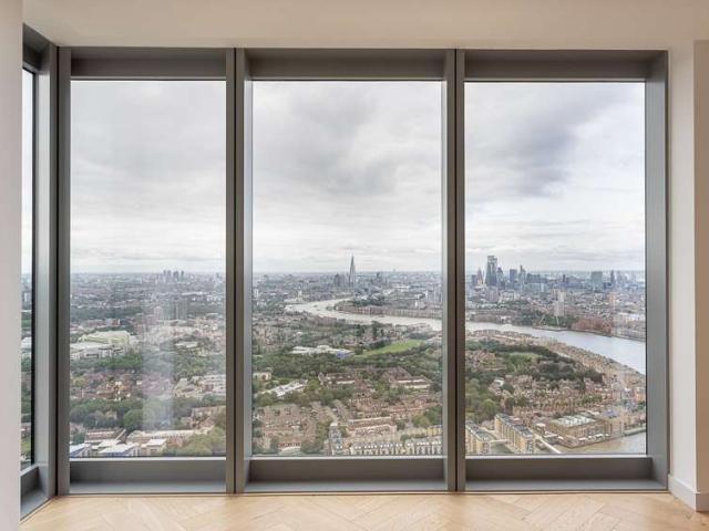 Flat for sale in Canary Wharf, Greater London