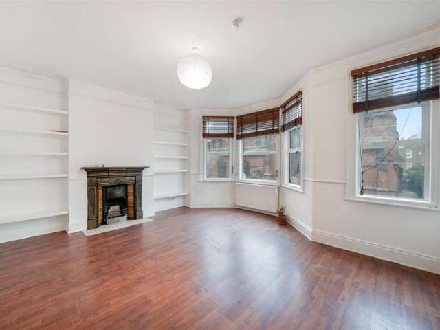 Flat for sale in Harlesden, Greater London