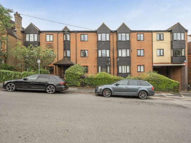 Flat for sale in Kippington, Sevenoaks