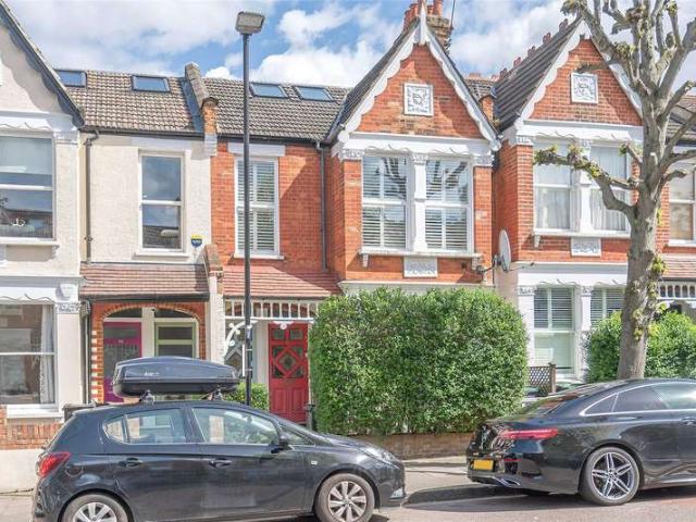 Flat for sale in Hornsey, Greater London