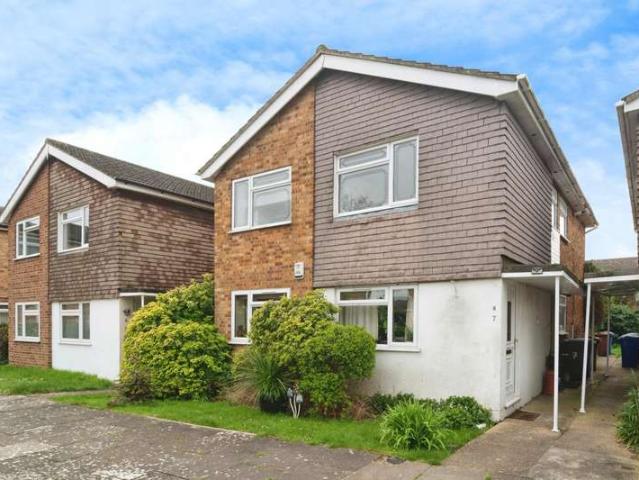 Flat for sale in Stanford-le-hope, Essex