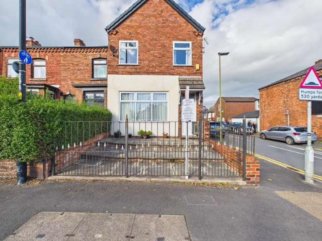 Flat for sale in Spring Bank, Wigan