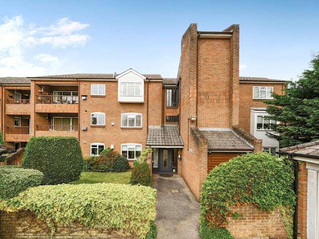 Flat for sale in Northwood, Greater London