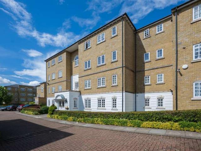 Flat for sale in Shooters Hill, Greater London