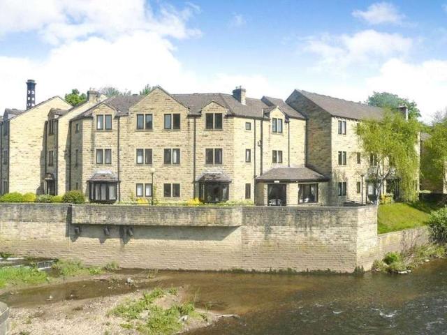 Flat for sale in Crossflatts, West Yorkshire