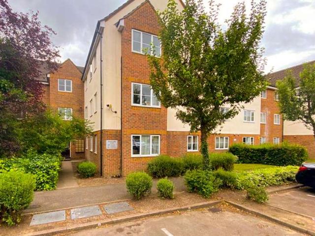 Flat for sale in North Watford