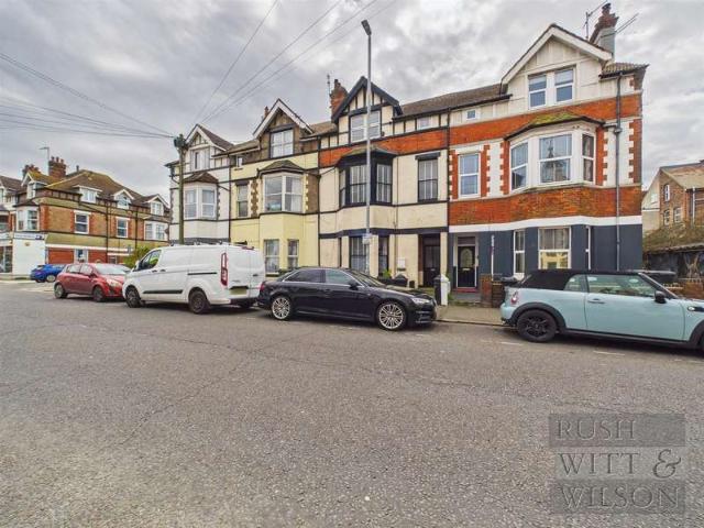 Flat for sale in Central, Heathlands