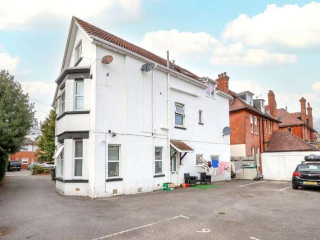 Flat for sale in Boscombe, Bournemouth