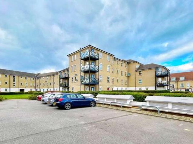 Flat for sale in Romford, Havering