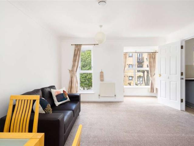 Flat for sale in Silvertown, Greater London