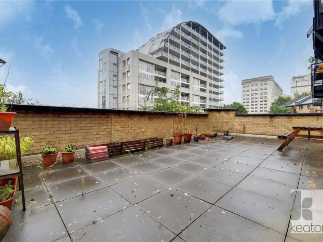 Apartment for rent in Silvertown, Greater London