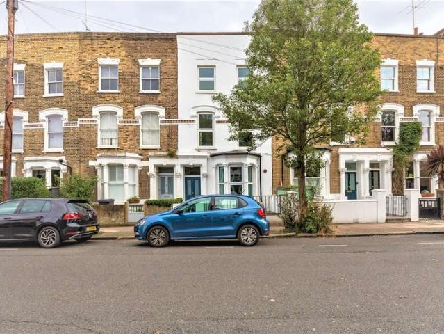 Flat for sale in Finsbury Park, Greater London