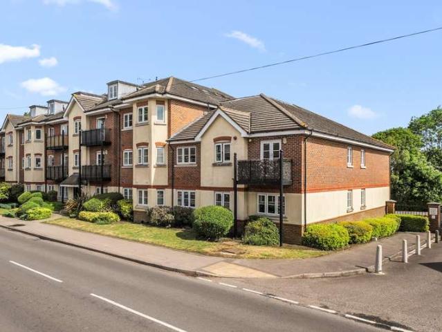 Flat for sale in Row Town, Surrey
