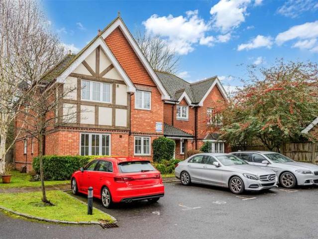 Flat for sale in Pachesham Park, Surrey