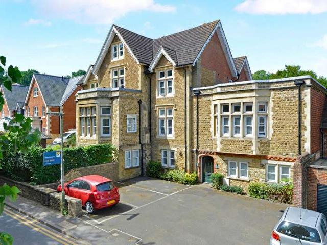 Flat for sale in Holloway Hill, Fole