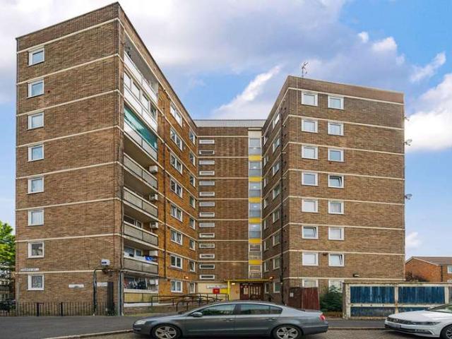 Flat for sale in North Woolwich, Greater London