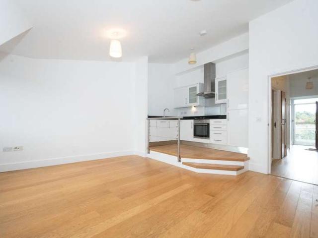Flat for rent in Pinner, Greater London