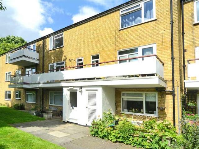 Flat for sale in Red Hill, Surrey