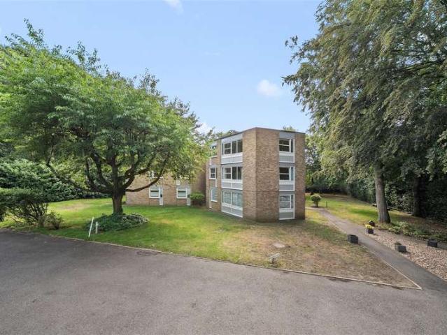 Flat for sale in Weybridge, Elmbridge