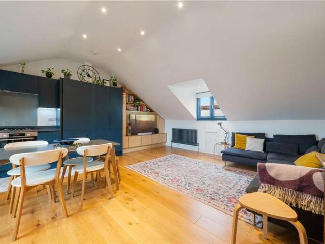 Flat for sale in Highbury, Greater London
