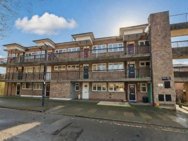 Flat for sale in Well Hall, Greater London