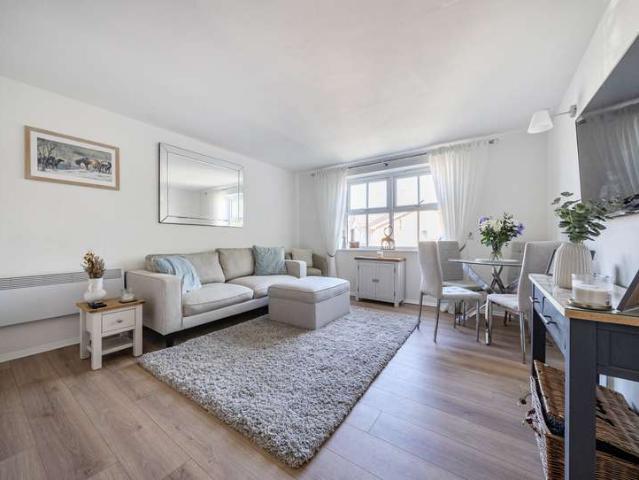 Flat for sale in Montreal Park, The Butts