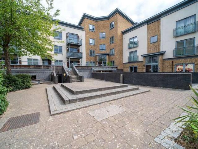 Flat for sale in Hythe, Fordham Heath
