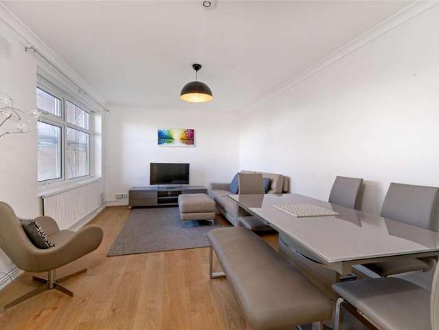 Flat for rent in South Woodford, Greater London