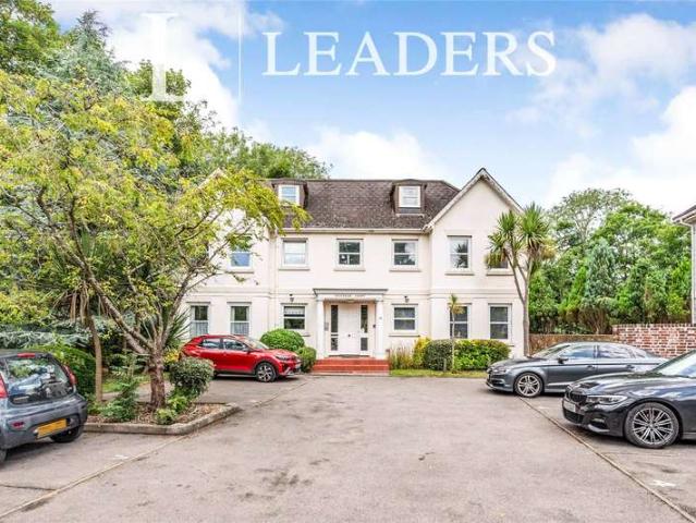 Flat for sale in Helford, Hampshire