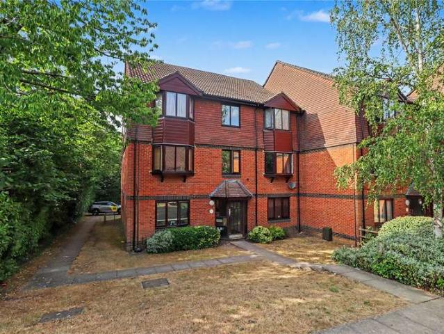Flat for sale in Horsell, Woking