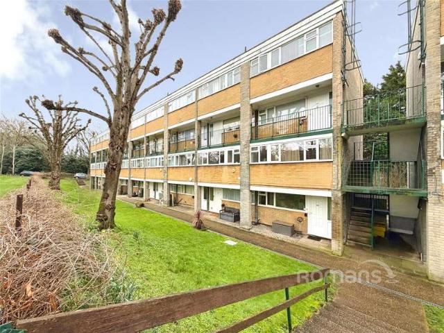 Flat for sale in Denham