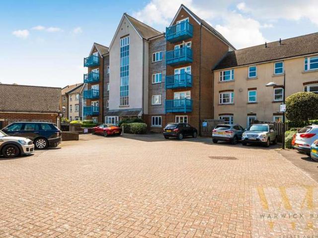Flat for sale in Fishersgate, West Sussex