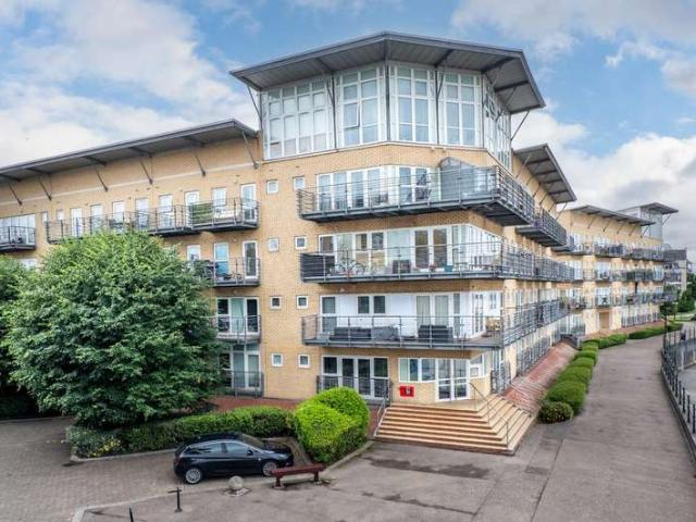 Flat for sale in Swanscombe and Greenhithe, Monks Orchard