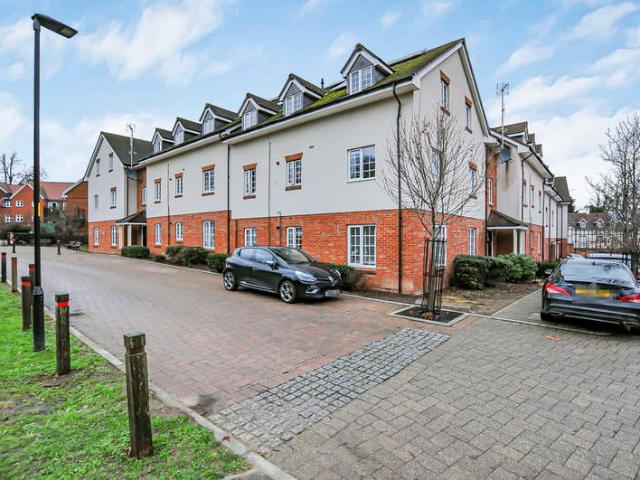 Flat for sale in Chalfont St. Peter, Denham