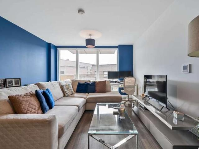 Flat for sale in Catford, Ladywell